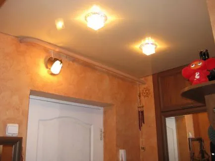 Ремонт на тавана в коридора - снимка със собствените си ръце