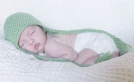 Защо три месеца бебе спи чувствително