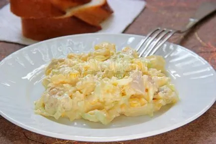 Saláta (füstölt csirke, uborka, sajt, tojás, kukorica, ananász) - recept fotókkal, minden étkezés