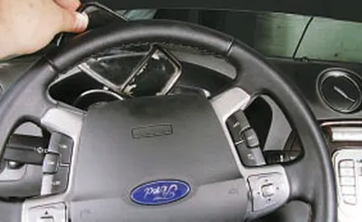 Demontarea și montarea airbag pe partea soferului, Ford Mondeo 4 manual