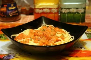 Szósz spagetti paradicsommal és bazsalikom, brokkoli - Blog a finom ételek