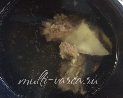 Solyanka cu cartofi și cârnați în multivarka