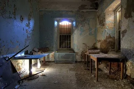 Страшен изоставена психиатрична болница от цял ​​свят (снимки)
