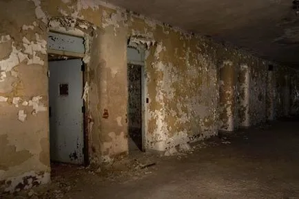 Страшен изоставена психиатрична болница от цял ​​свят (снимки)