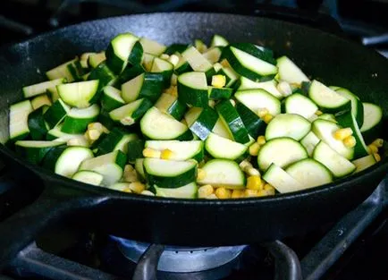 Задушени тиквички рецепти са бързи и вкусни с патладжан, моркови и лук, зеленчуци и картофи