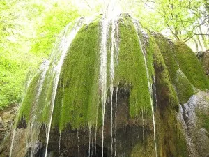 Водопад сребърен поток в Крим посоки