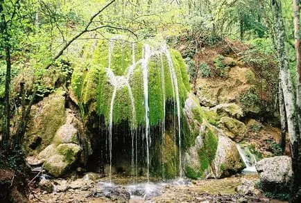 Водопад сребърен поток в Крим посоки