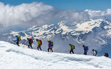 Каква е разликата от алпинисти алпинисти и планински туристи
