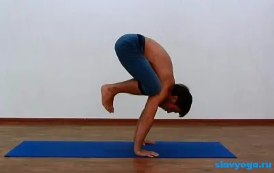 Adho mukha Vrikshasana (ellátó berendezések handstands), jóga, slavyoga