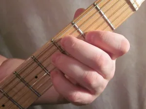 умален мащаб Fingerings