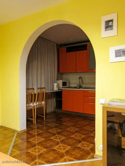 Arch között, a konyha és a nappali - a dekoratív és funkcionális - kuhnyagid - kuhnyagid