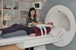Az árak az MRI, mennyibe kerül, hogy az MRI éjjel, ahol gyakran akciós csinálni egy MRI, a nyak,
