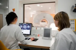 Az árak az MRI, mennyibe kerül, hogy az MRI éjjel, ahol gyakran akciós csinálni egy MRI, a nyak,