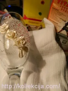 Декор сватбени чаши с ръцете си
