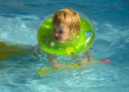 Gyermek felfújható körök, gyermek úszás karszalagok, mellények - mi lehet választani
