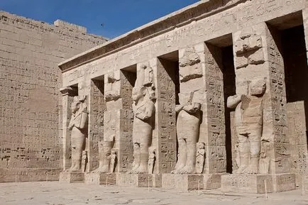 Látnivalók Luxor templomok, sírok, temetők