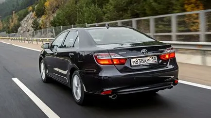 Ние се фокусираме върху малките неща в актуализирания седан Toyota Camry