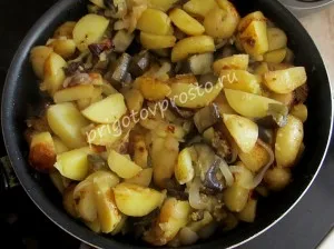Hogyan megsütjük a burgonyát és a padlizsán - előkészíti az egyszerű és finom!
