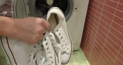 Cum să se spele pantofi Nubuck cum să se spele, cum să spălați manual dacă putoarea, un săpun