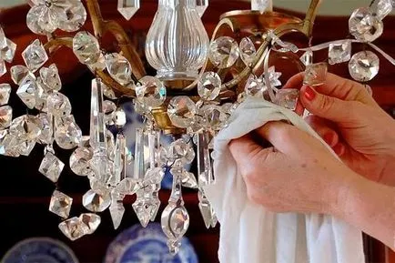 Cum să se spele un candelabru de cristal, cu pandantive fără a scoate din tavan