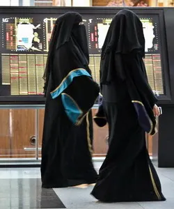 Așa cum femeile trăiesc în Dubai ca o rochie de femei arabe, legile pentru femei arabe