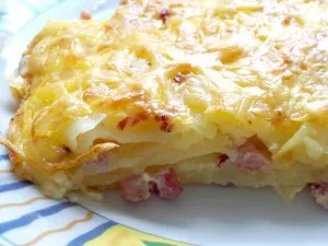 gratinat de cartofi cu carne - este rapid, ușor și delicios