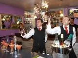 Propriul metode bartender pentru prepararea cocktail-uri, CA - barmani club profesionist