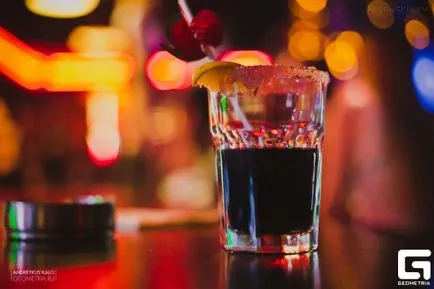 Propriul metode bartender pentru prepararea cocktail-uri, CA - barmani club profesionist