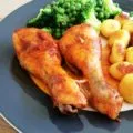 Пиле в пещта със зеленчуци изцяло вкусни, сочен ястие