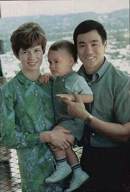 Легендарни Bryus Ли семейни снимки на актьора
