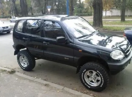 Emelés Chevrolet Niva (1. módszer), a helyén egy területen Chevrolet (chevrolet niva) 1. generációs