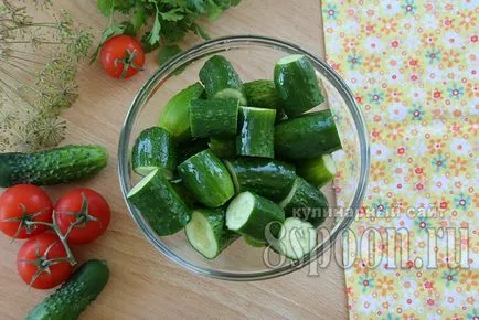 castraveti murati cu pasta de tomate pe o rețetă de iarnă cu o fotografie