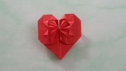 Mester osztályban origami, „a szív egy virág”