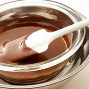 Csokoládé poharak desszert saját kezét, csokoládé bögrék, tálak, kosarak csokoládé