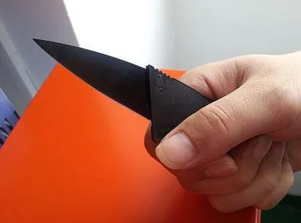 Kés formájában hitelkártya