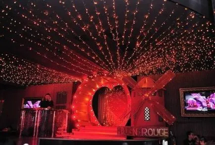 Eredeti forgatókönyv párt a stílus Moulin Rouge