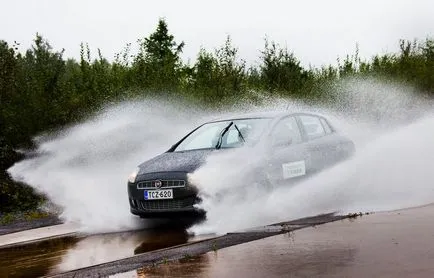 Különösen hydroplaning, vezetési módszerek az esőben