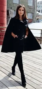 Coat-cape și Capul-rochie costumele pentru această prințesă, favorit!