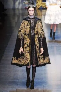 Coat-cape și Capul-rochie costumele pentru această prințesă, favorit!