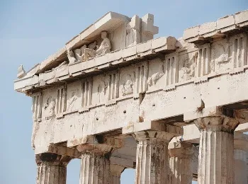 Партенонът в Атина (снимка), който е на какво прилича, които са построили Партенона