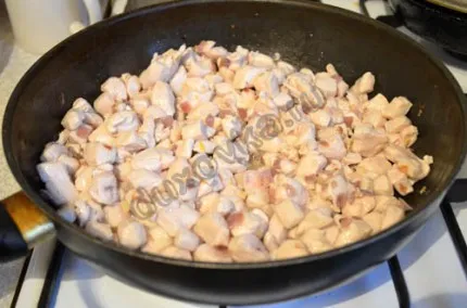 Paste cu pui și ciuperci în sos de smântână - reteta cu fotografii