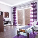 tapet violet în camera de zi Design armonios de camere pentru persoane creative (65 poze)