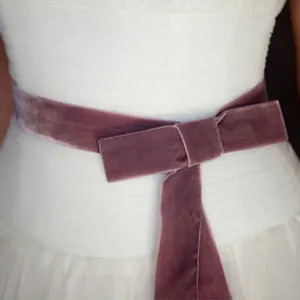 Belt - o nunta rochie de accent luminos