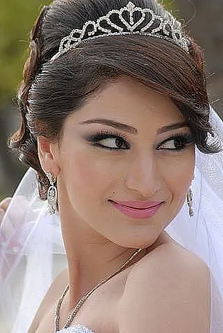 Kaukázusi lányok frizura - esküvői frizurák kaukázusi lány