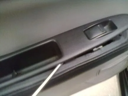 Eltávolítása ajtókárpit Subaru Forester 2006my