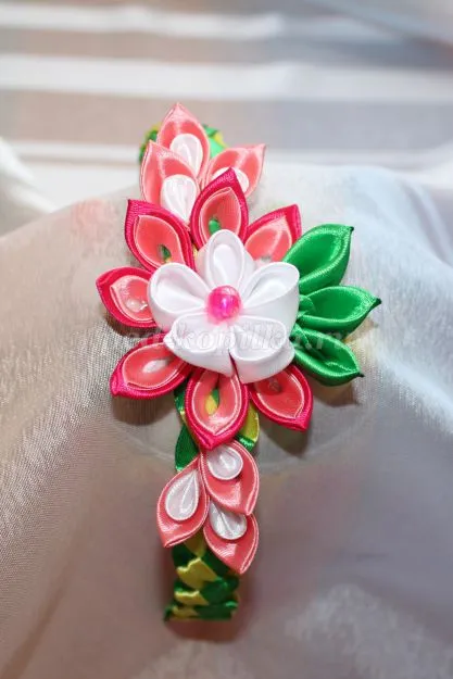 Гумени косата в стила на kanzashi