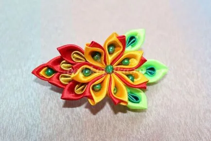 Гумени косата в стила на kanzashi