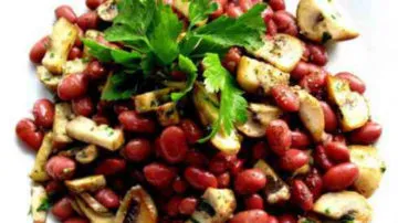 Salata de fasole conserve cu ciuperci - un fel de mâncare pentru fiecare ocazie