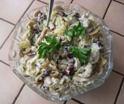 Saláta konzerv bab gombával - egy tál minden alkalomra