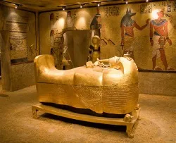 Tutanhamon szarkofágja fa, kő, arany